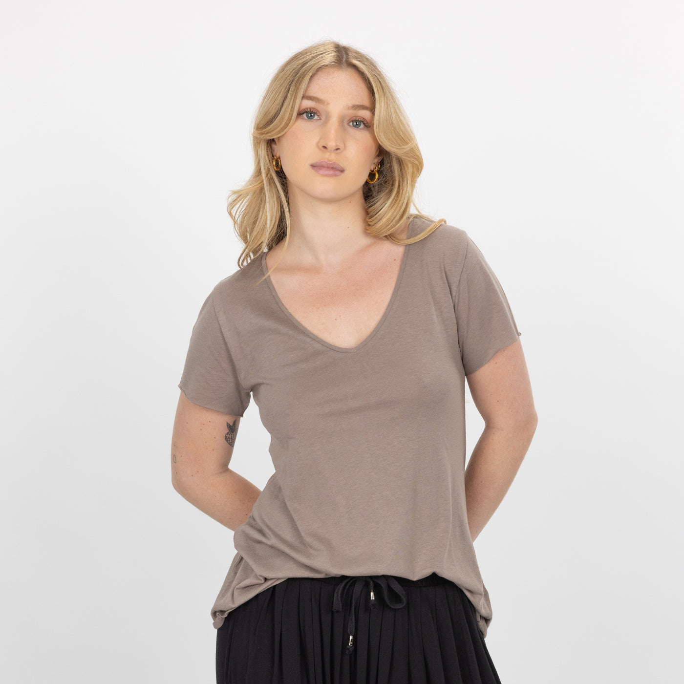 Womens V-neck Raw Edge Tee - Cinder